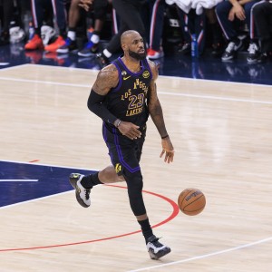 世界杯竞猜-名记：詹姆斯按当前薪资回归湖人已不可能 但他可以选择降薪留队